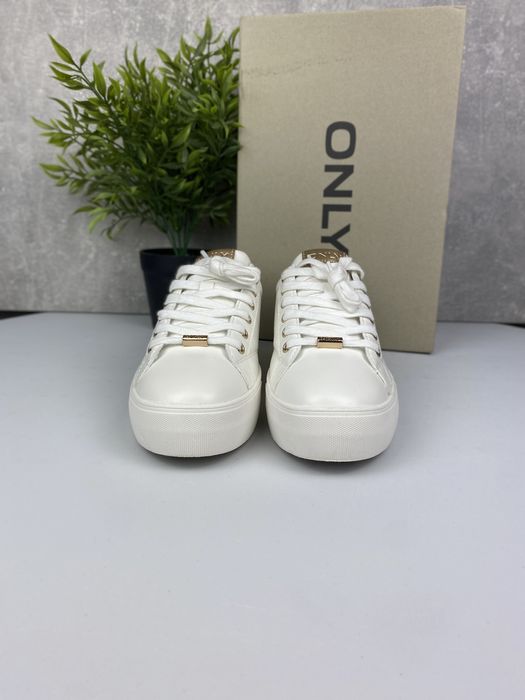 Białe buty Only Seattle r 36 - casualowe sneakersy ze złotymi detalami