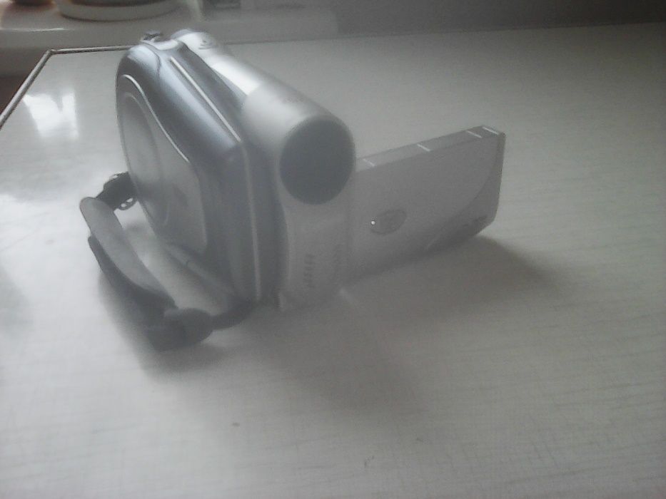 Продам видеокамеру Canon DC95 на запчасти.