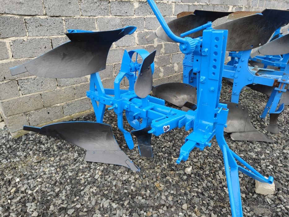 Pług 2 skibowy obrotowy