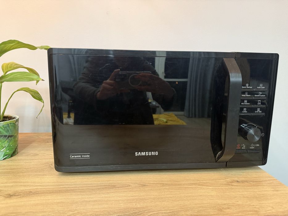 Kuchenka mikrofalowa Samaung MS23K3515GK/E2 stan bardzo dobry