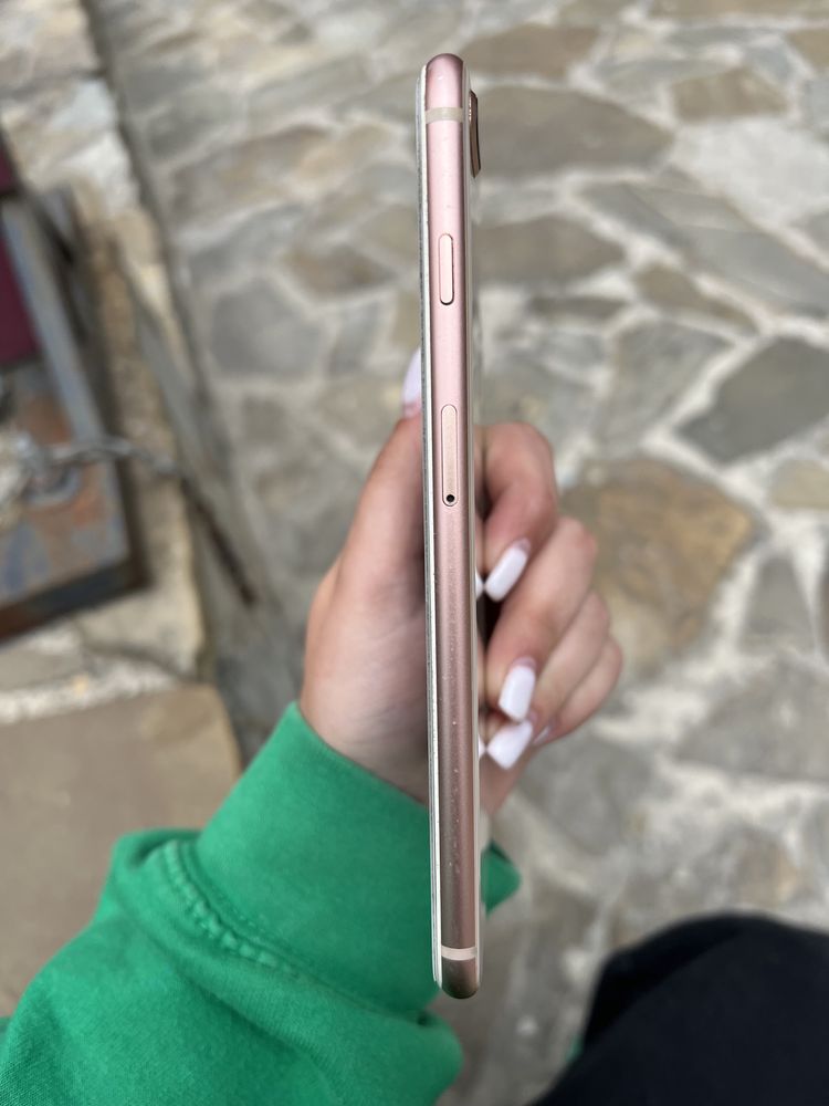 продається iPhone 8+, б/у