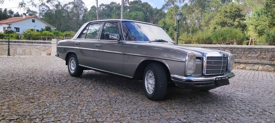 Mercedes Restaurado w115 220D