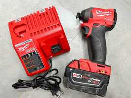 Komplet Zakrętarka udarowa 18V 226Nm MILWAUKEE M18 FID2-0X bateria