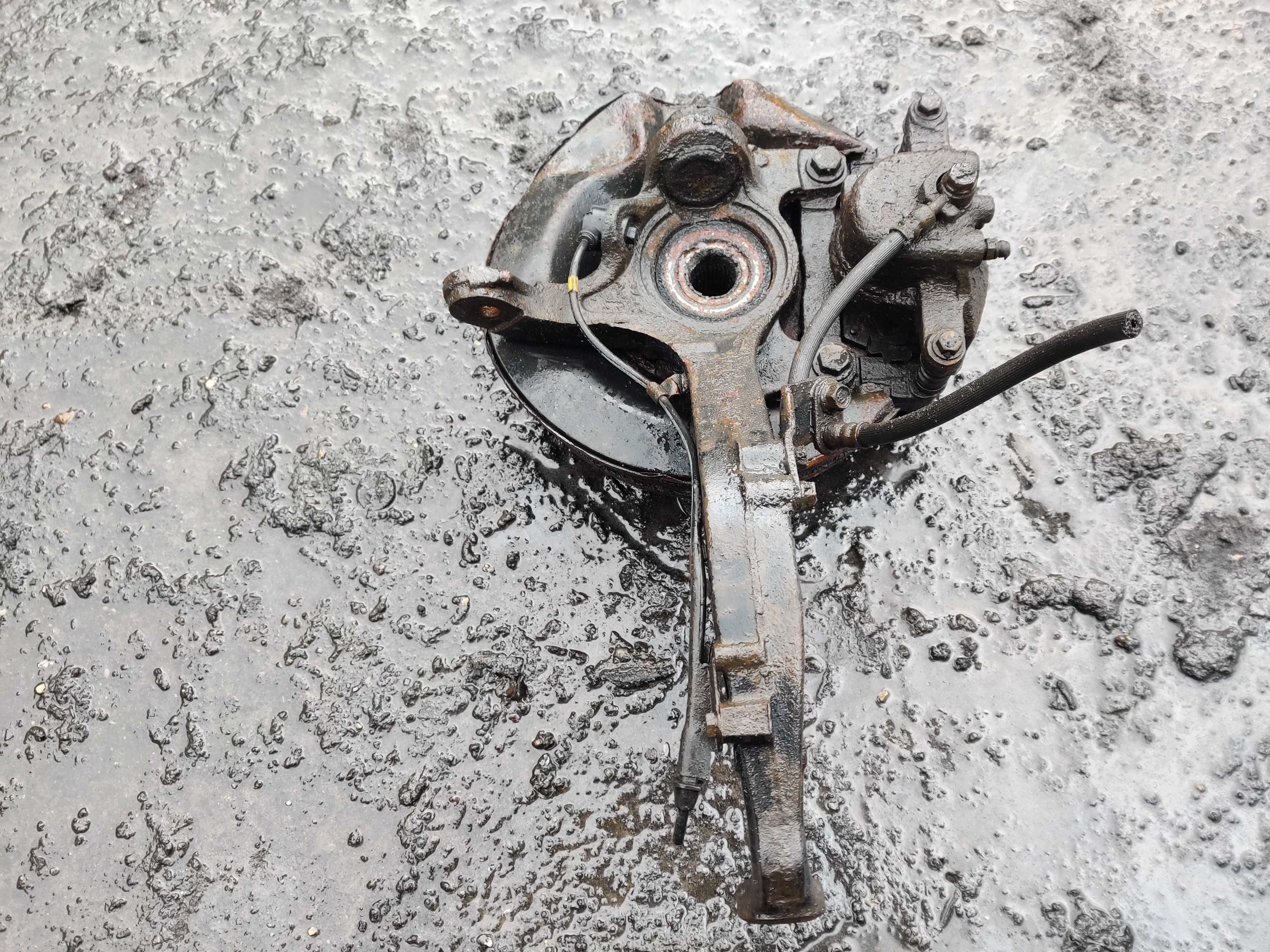 Honda Accord VI Zwrotnica Piasta Prawy Przód Prawa Przednia