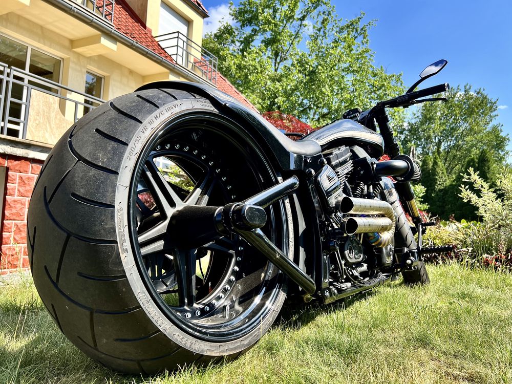 Harley davidson breakout CUSTOM 1of1 hills tytan