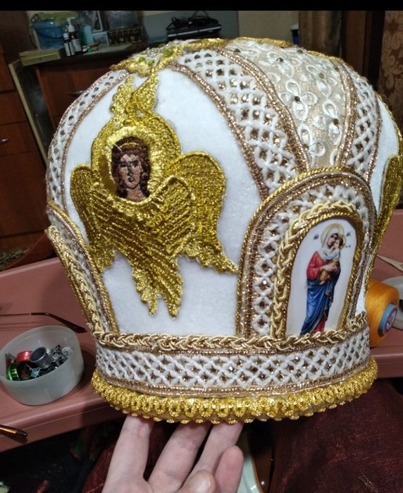 Головной убор для священника. Митра