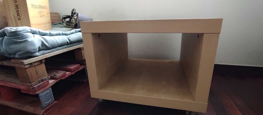 Mesa de Centro com Rodas IKEA - Bom Estado