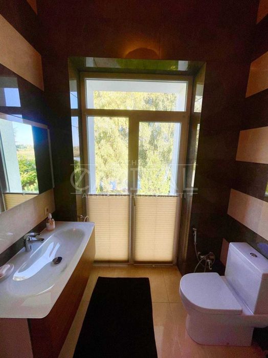 ВЕЛИЧНА РЕЗИДЕНЦІЯ біля води 420м2 — розкіш і приватність у Плютах