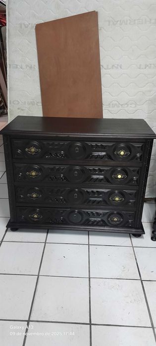 Cómoda em madeira nº 1