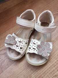 Босоніжки дитячі 26 розмір білі 16см  шлепки детская обувь девочке