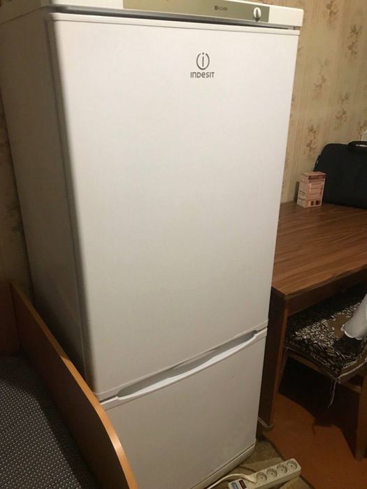 Холодильник Indesit