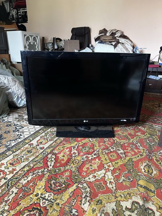 Продам телевизор 42 диогональ