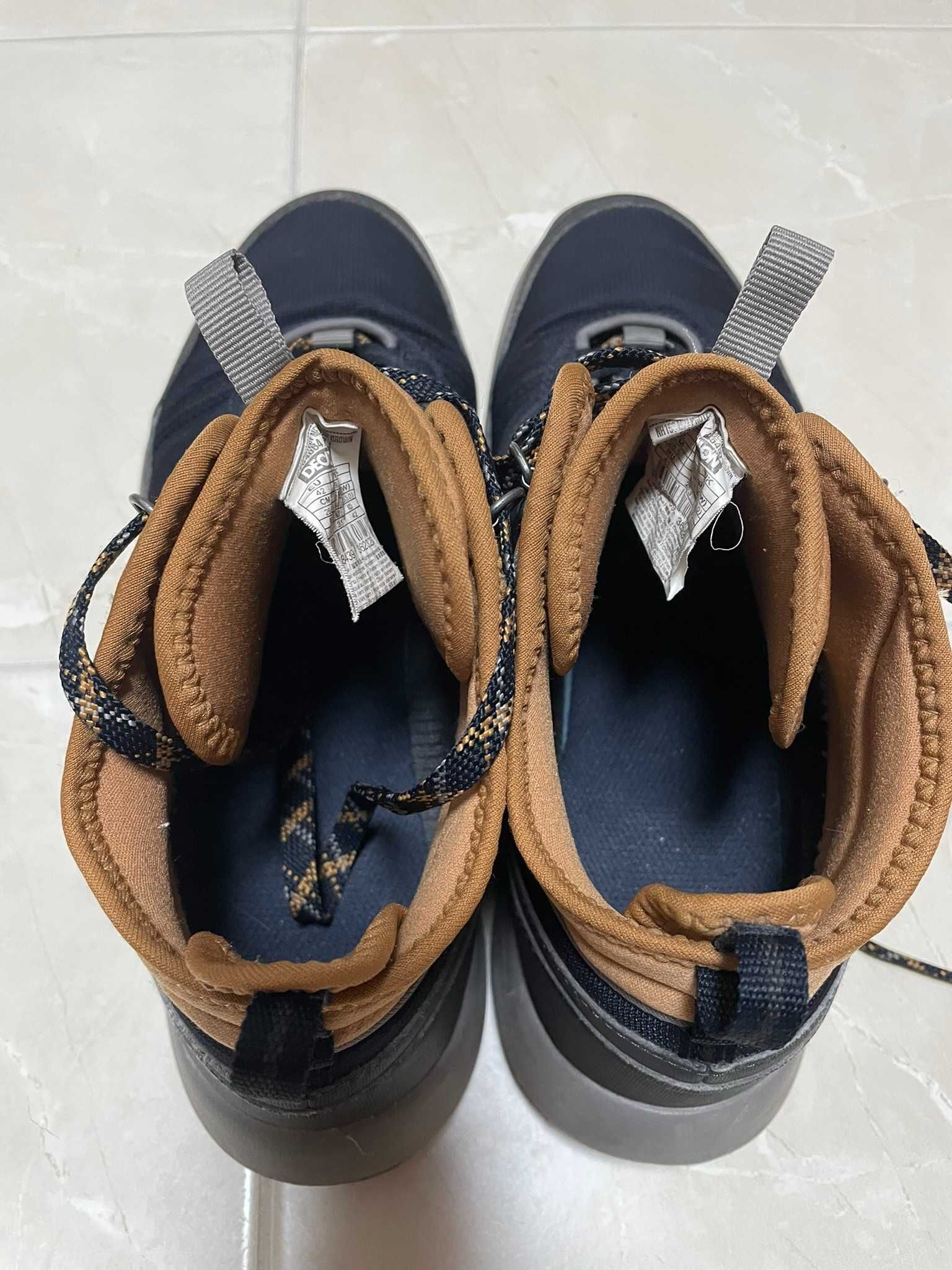 Botas Quechua, impermeáveis, quentes, com pouco uso. 
Tamanho 42.