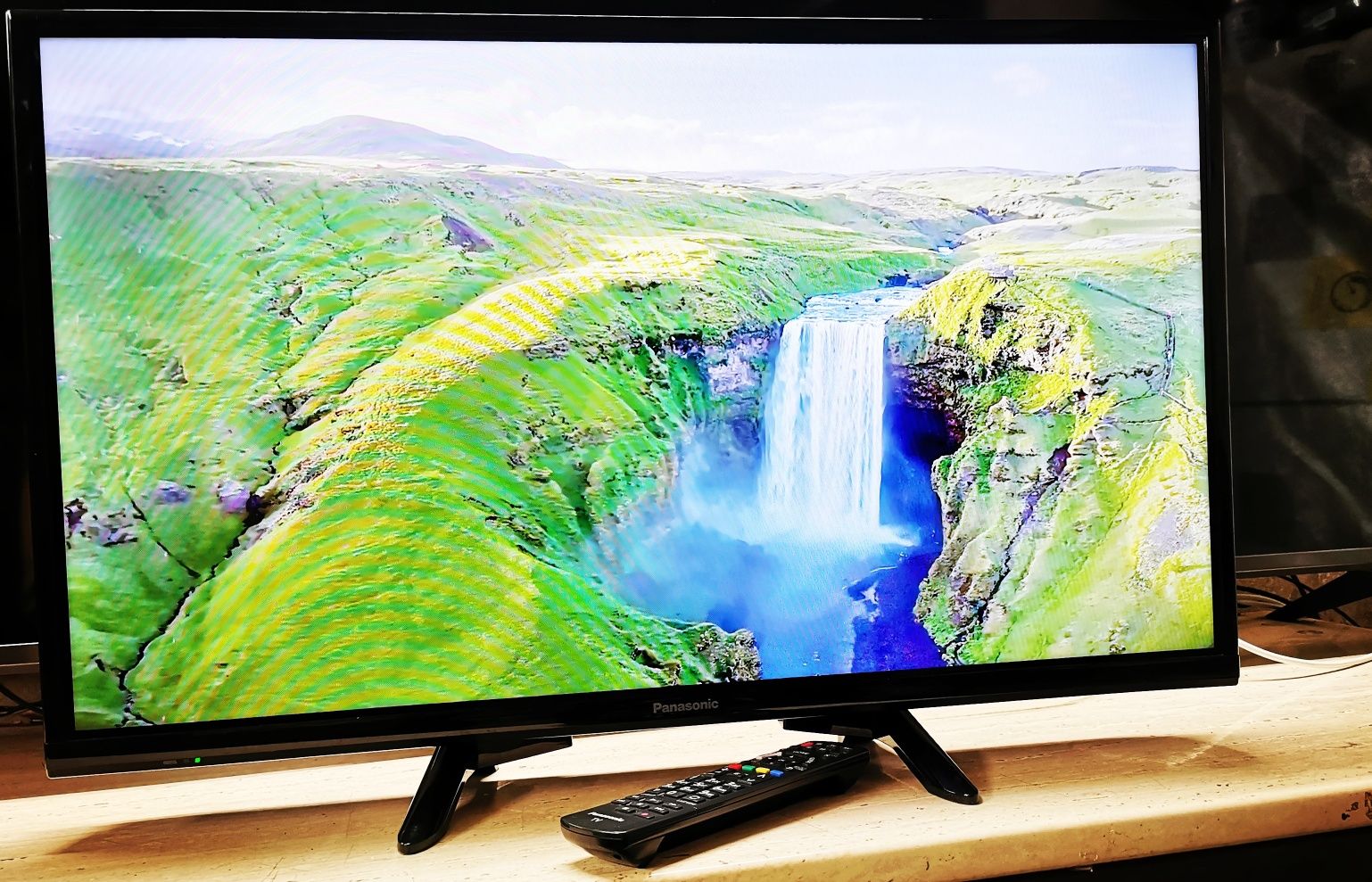 32" Panasonic Smart TV Wifi  netflix youtube ideał telewizor led a+