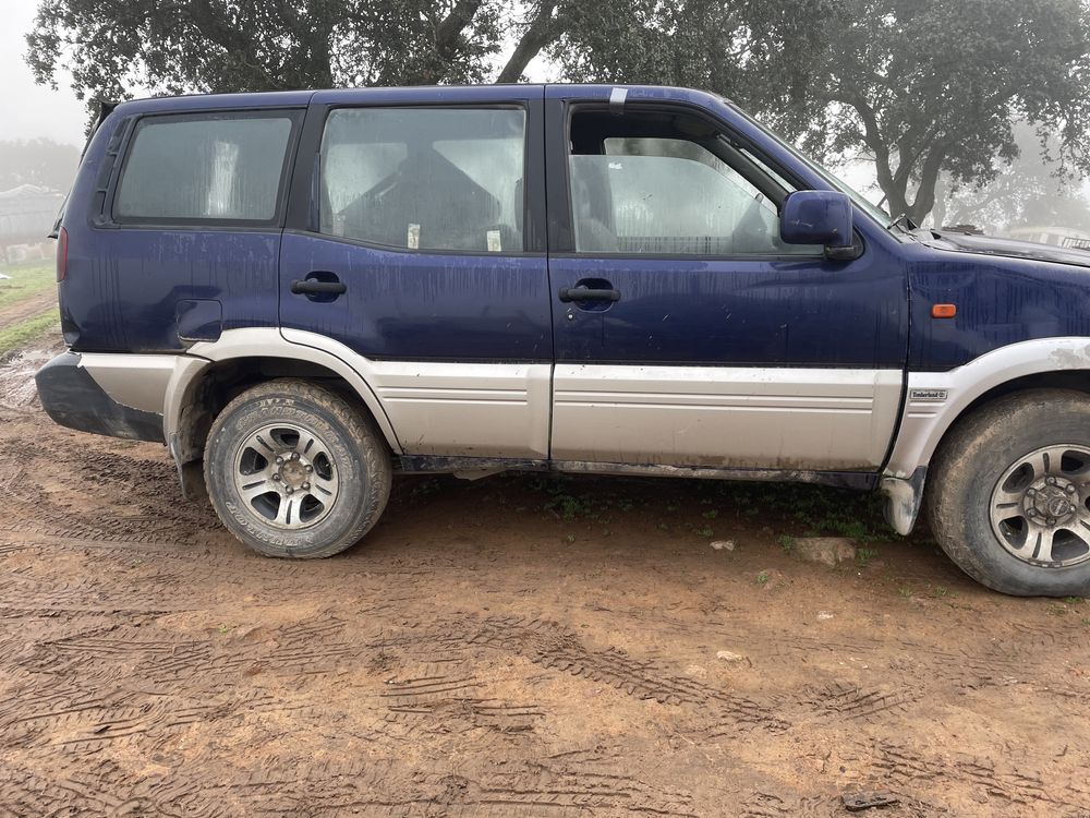 Nissan Terrano II para peças todos os modelos