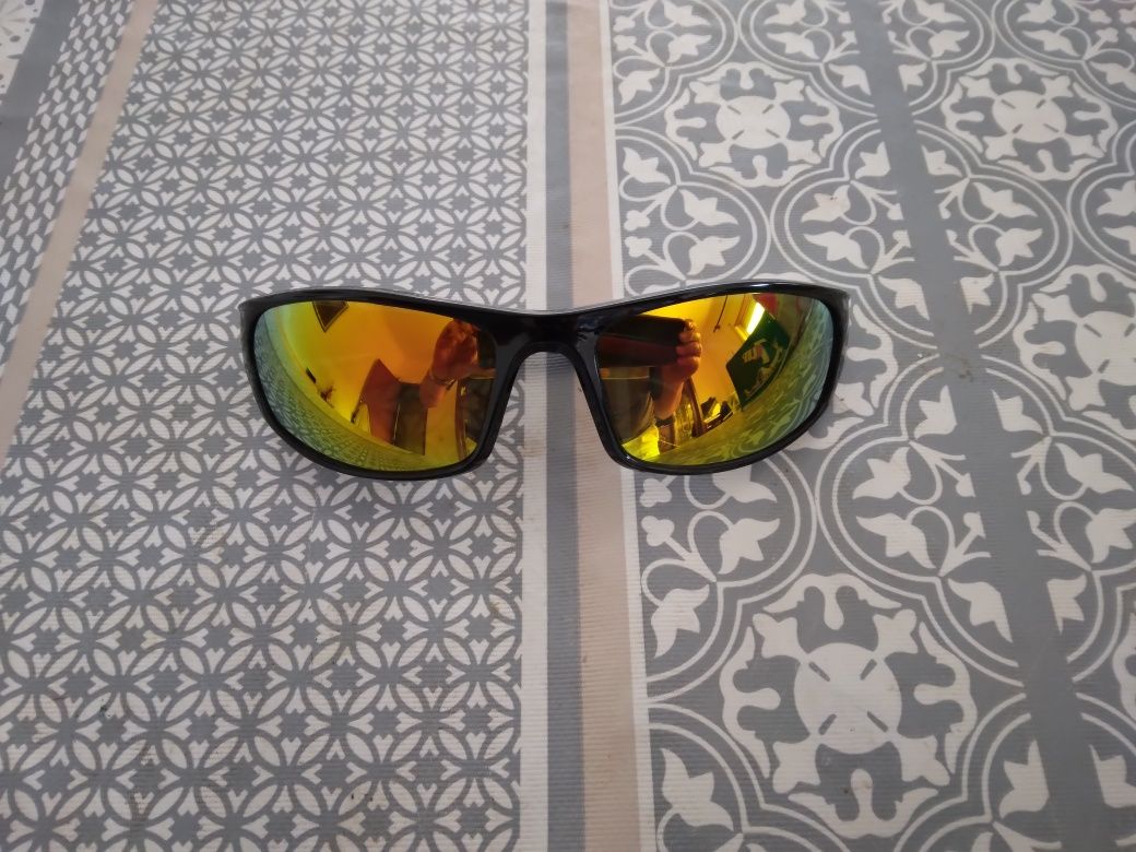 Oculos de sol espelados vermelho novos