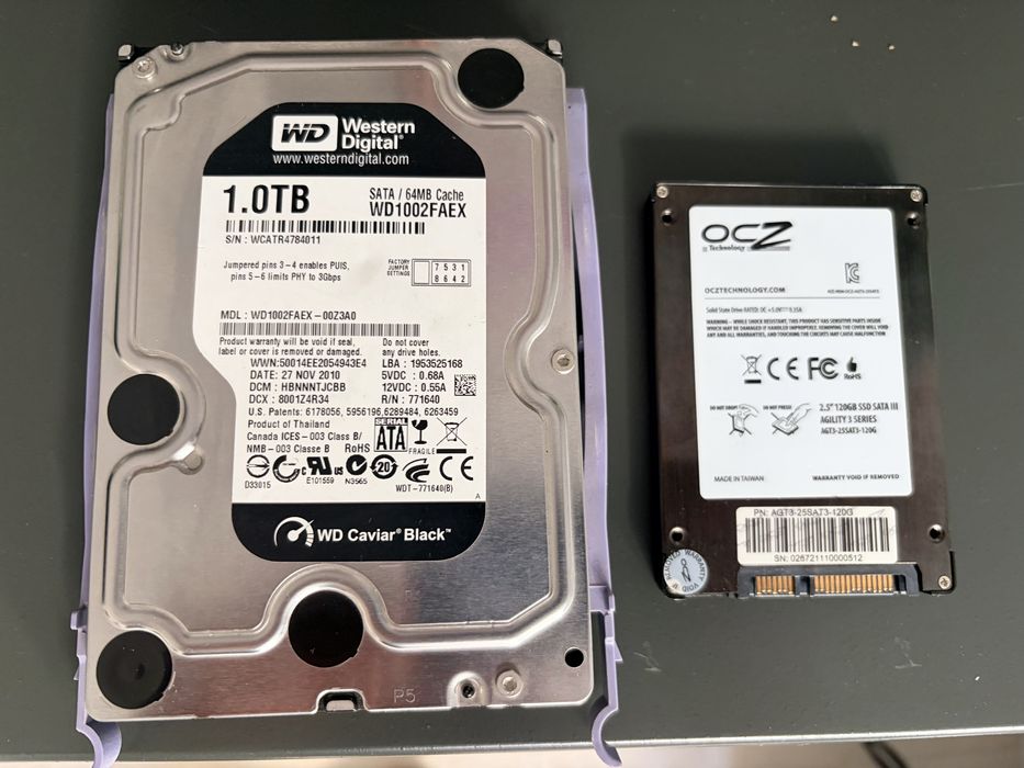 Caixa servidor com varios componentes