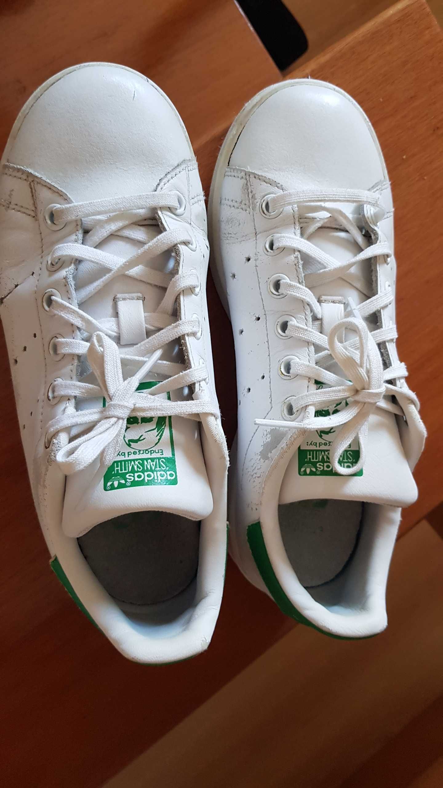 Ténis Adidas modelo "Stan Smith" (nr. 35 e meio)