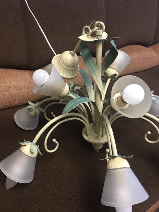Красива стельова люстра на 9 плафонів в стилі «Флористика»