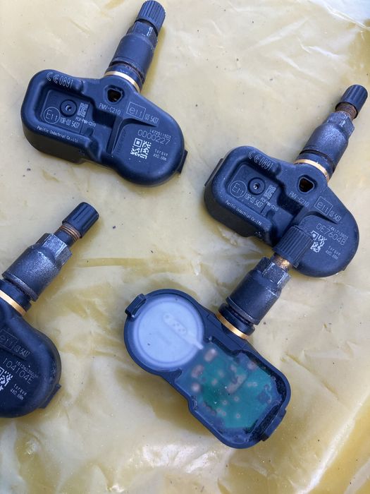 wentyle Czujnik ciśnienia wentyle zawory SV toyota sprawne 4szt