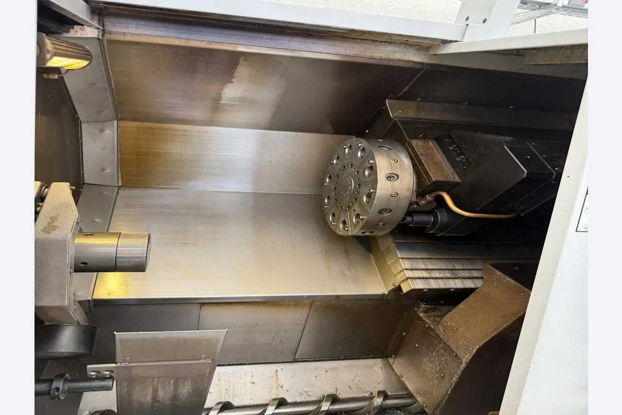 Токарний верстат з ЧПУ Haas SL20, верстатне оснащення в комплекті.