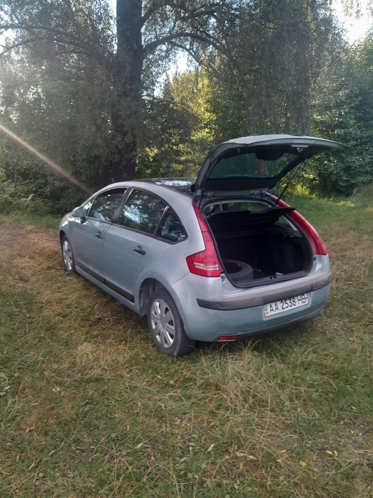 Продам гарне сімейне авто