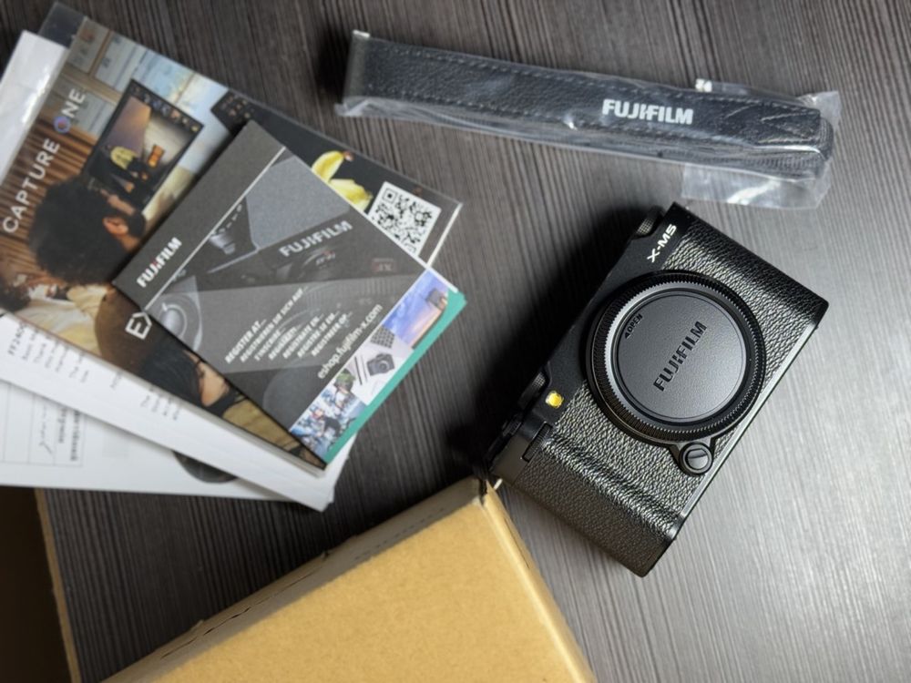 Fujifilm X-M5 Silver або Black + XC 15-45mm f/3.5-5.6 OIS PZ