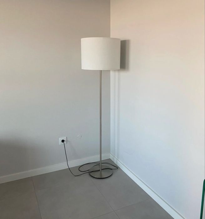 Candeeiro de pé novo