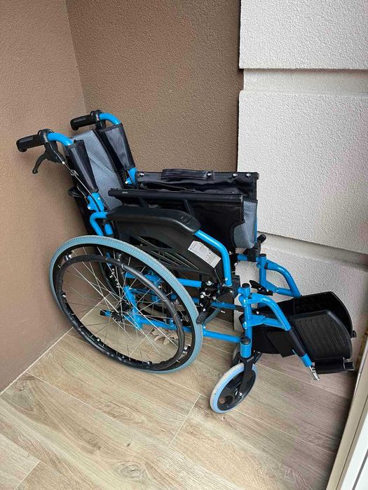 Інвалідний візок та візок-ходунки