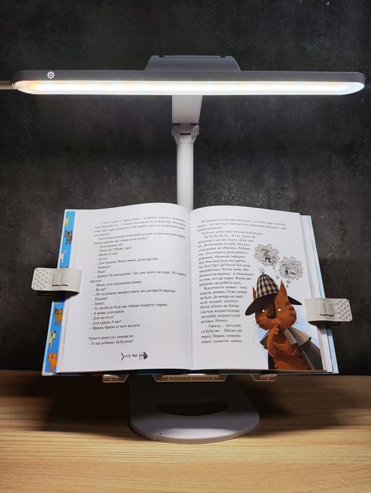 Настільний світильник з акумулятором та підставкою для книг