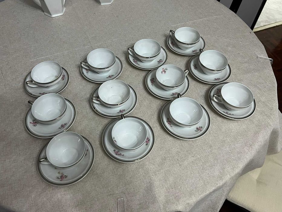 Elegante conjunto de chá/café da Vista Alegre (VA – Portugal)