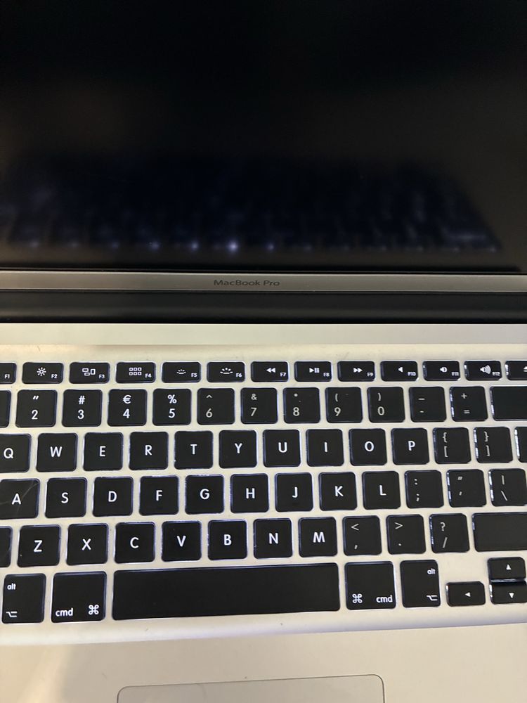 Macbook pro 15 cali intel core i7 8 gb ramu 480 gb pamieci