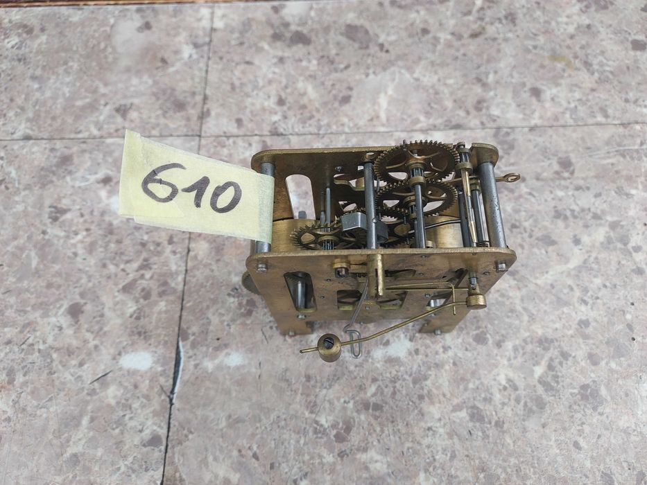 610 Mechanizm starego zegara ściennego HAU