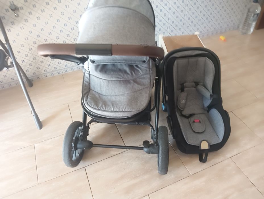 Tudo por 280€. Inclui todos os artigos para bebé.