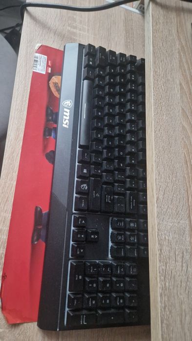 komputer stacjonarny MSI + monitor ASUS VZ27V + klawiatura MSI VIGOR G