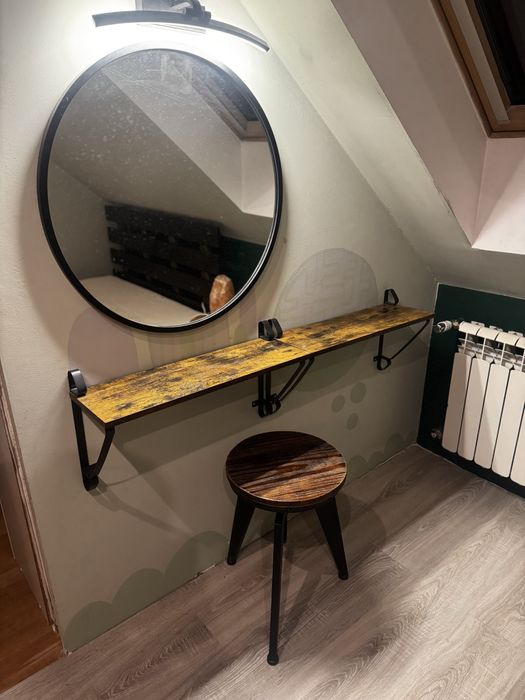 Toaletka z oświetleniem + półki