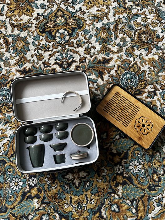 Зелений набір для чайної церемонії у прямокутному кейсі