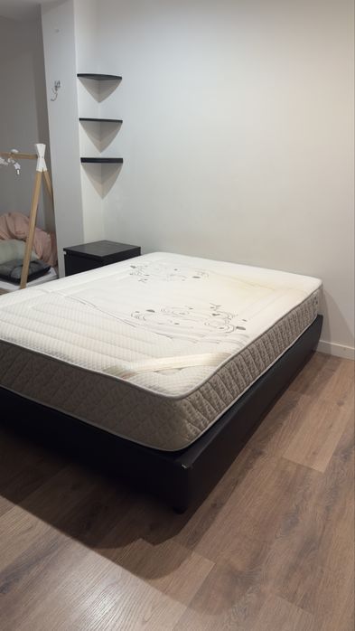 Cama com colchão