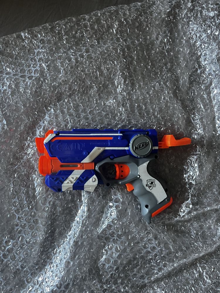 Pistolet nerf z laserem