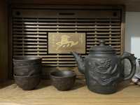 Глиняний чайник із піалами