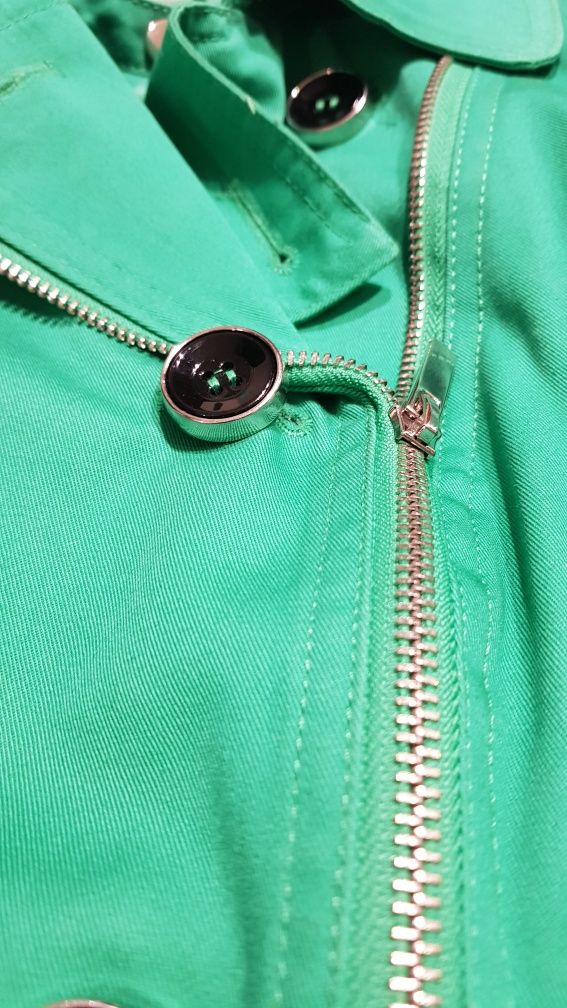 Zielony płaszcz Orsay zamek guziki pasek XS