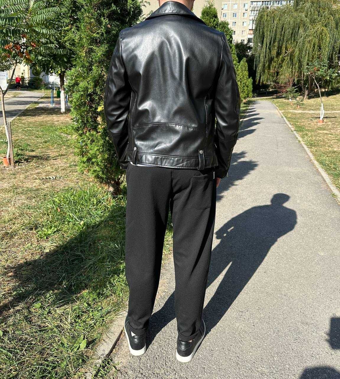Чорна чоловіча куртка косуха розмір S