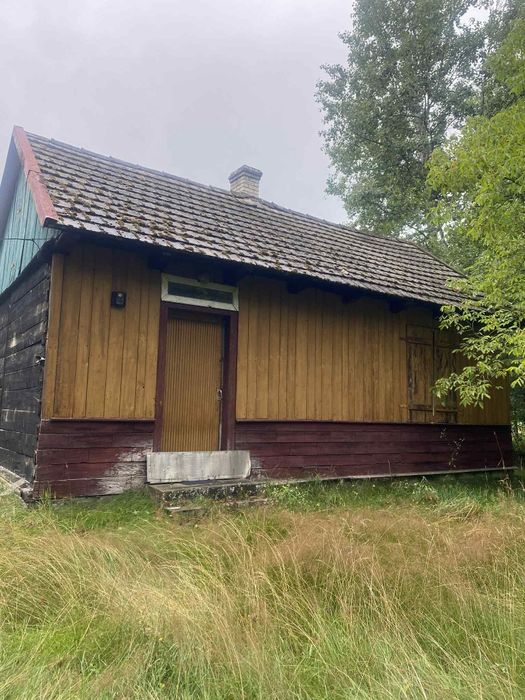 Drewniany dom do rozbiórki