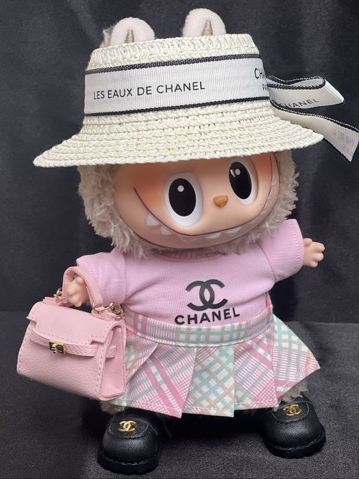 Лабубу в одязі розпродаж