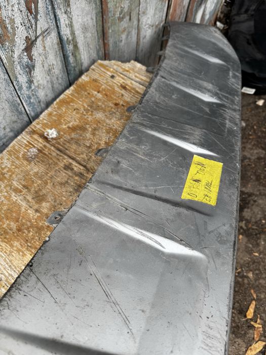 Накладка переднего бампера спойлер Audi Q7