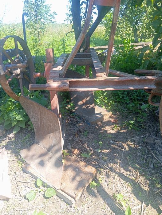 Продам плуга до трактора