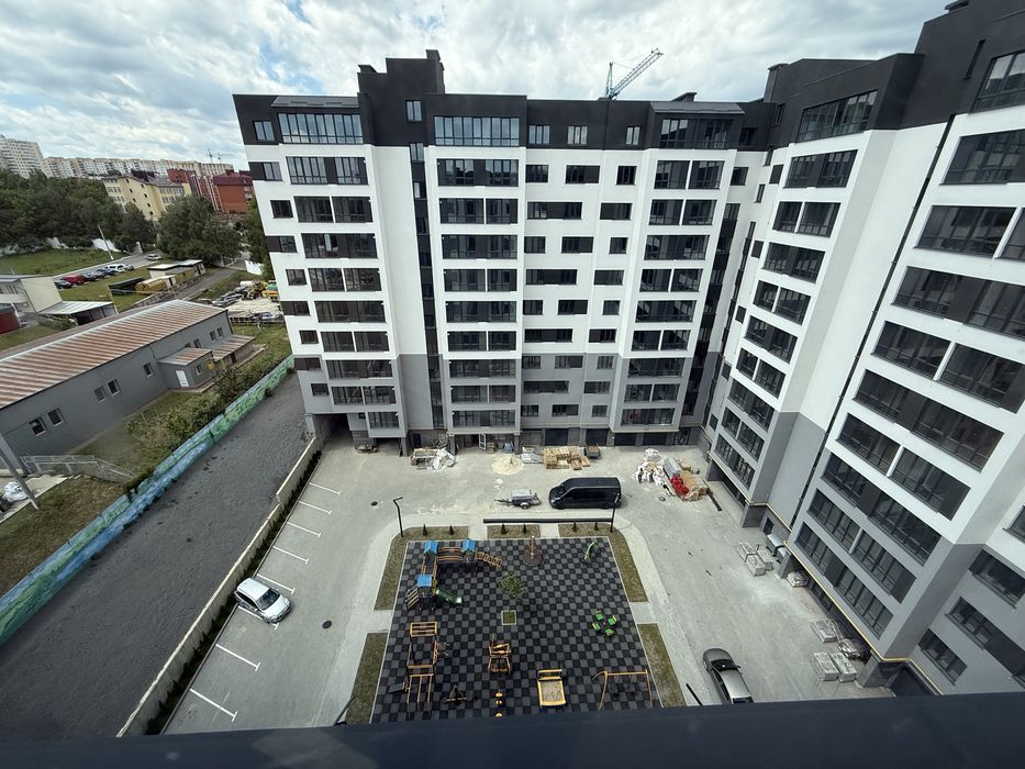 Найдешевша однокімнатна в зданому будинку з мінімальним оформленням