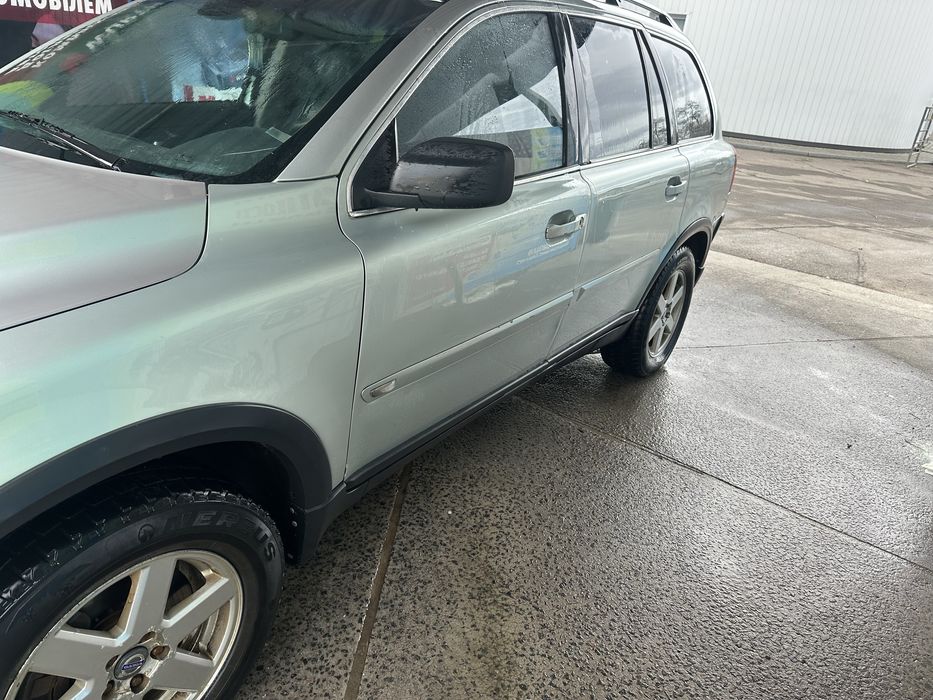 Свіжо пригнаний Volvo XС90 для ЗСУ