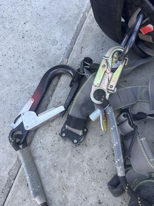 Uprząż asekuracyjna RidgeGear RGL5R13 z lonżą – prace na wysokości