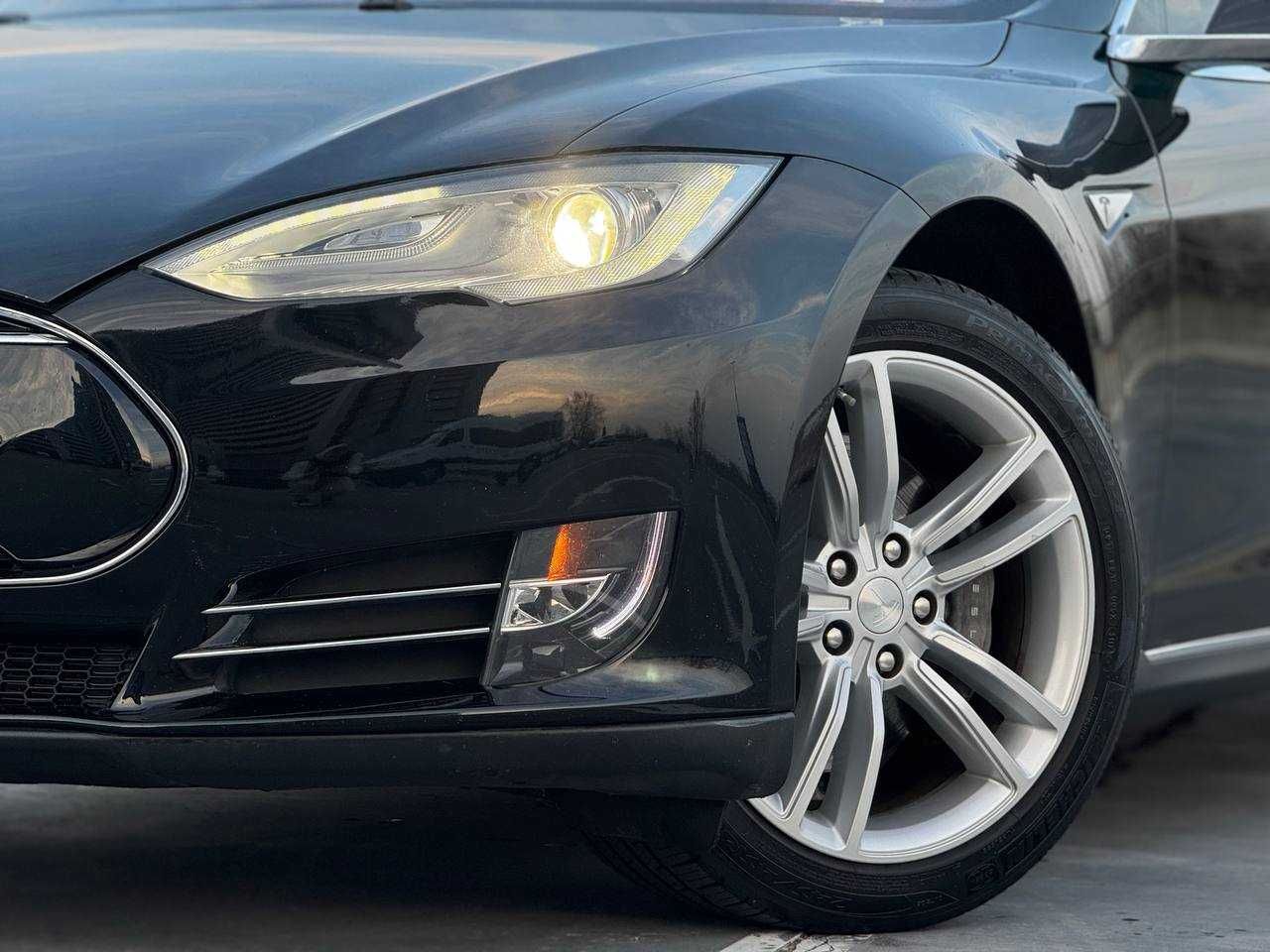 Tesla Model S P85 2014 рік, електро, автомат